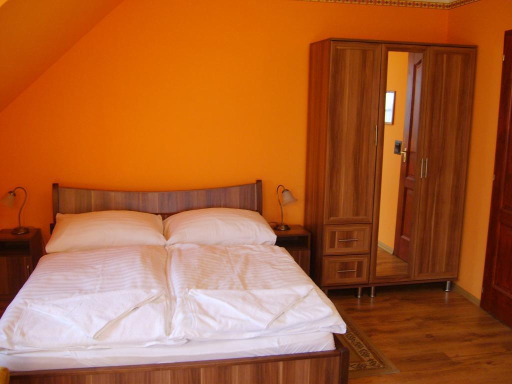 Bed and Breakfast Szuts Panzio Fertőrákos Zimmer foto