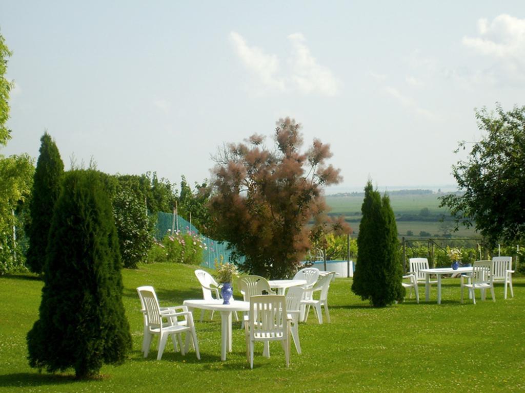 Bed and Breakfast Szuts Panzio Fertőrákos Exterior foto