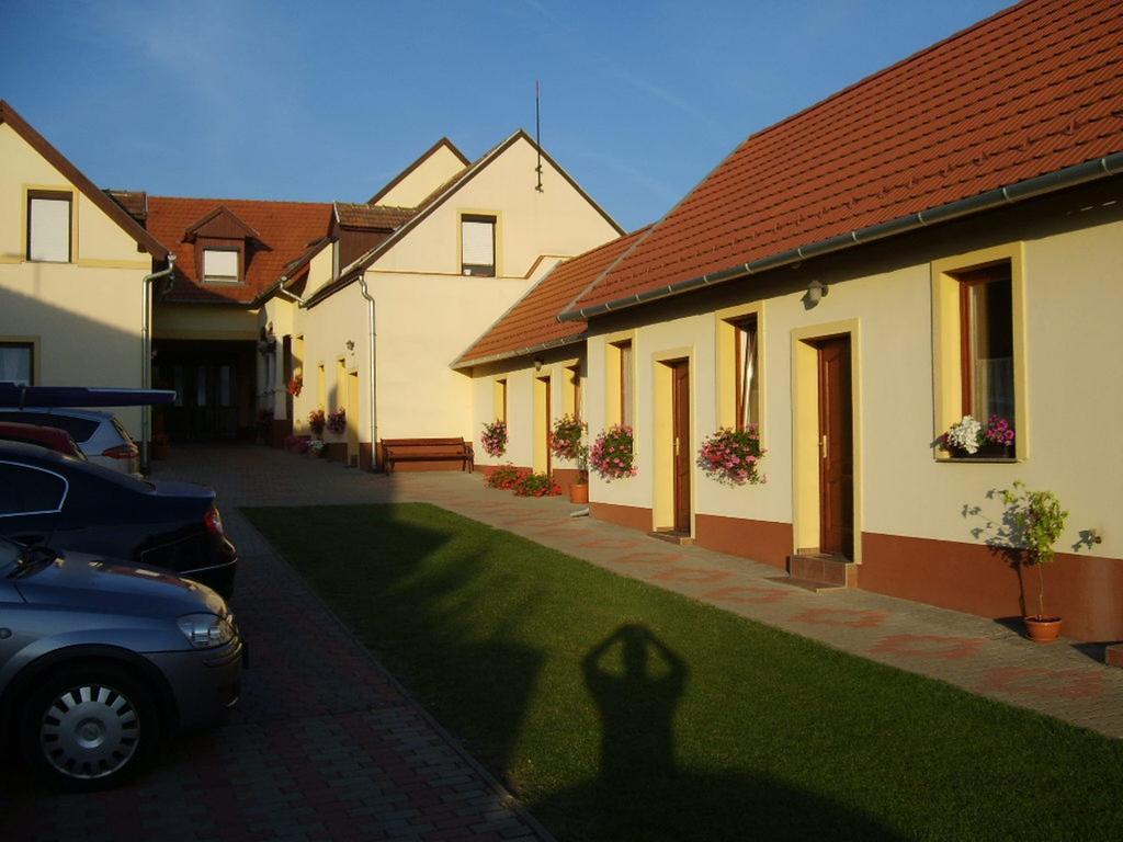 Bed and Breakfast Szuts Panzio Fertőrákos Exterior foto