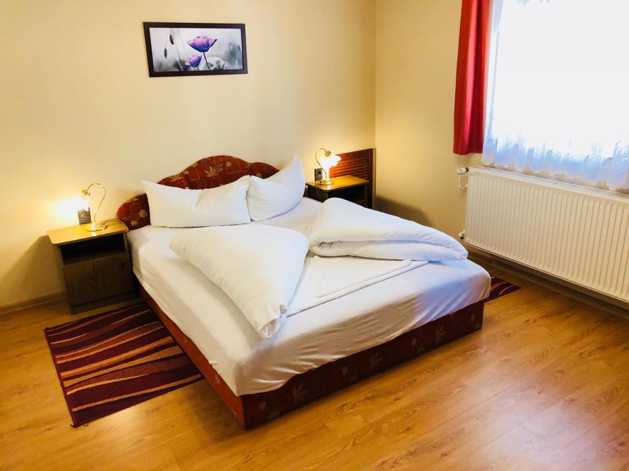 Bed and Breakfast Szuts Panzio Fertőrákos Exterior foto