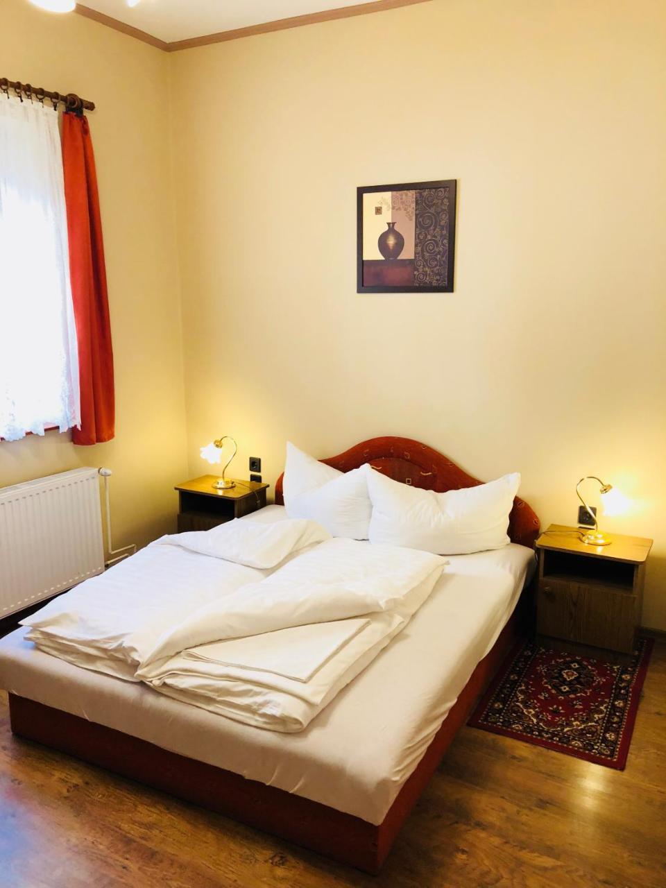 Bed and Breakfast Szuts Panzio Fertőrákos Exterior foto